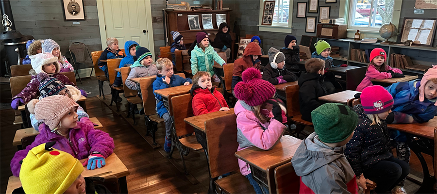 Elementary students visiting the Waniger Schoolhouse
